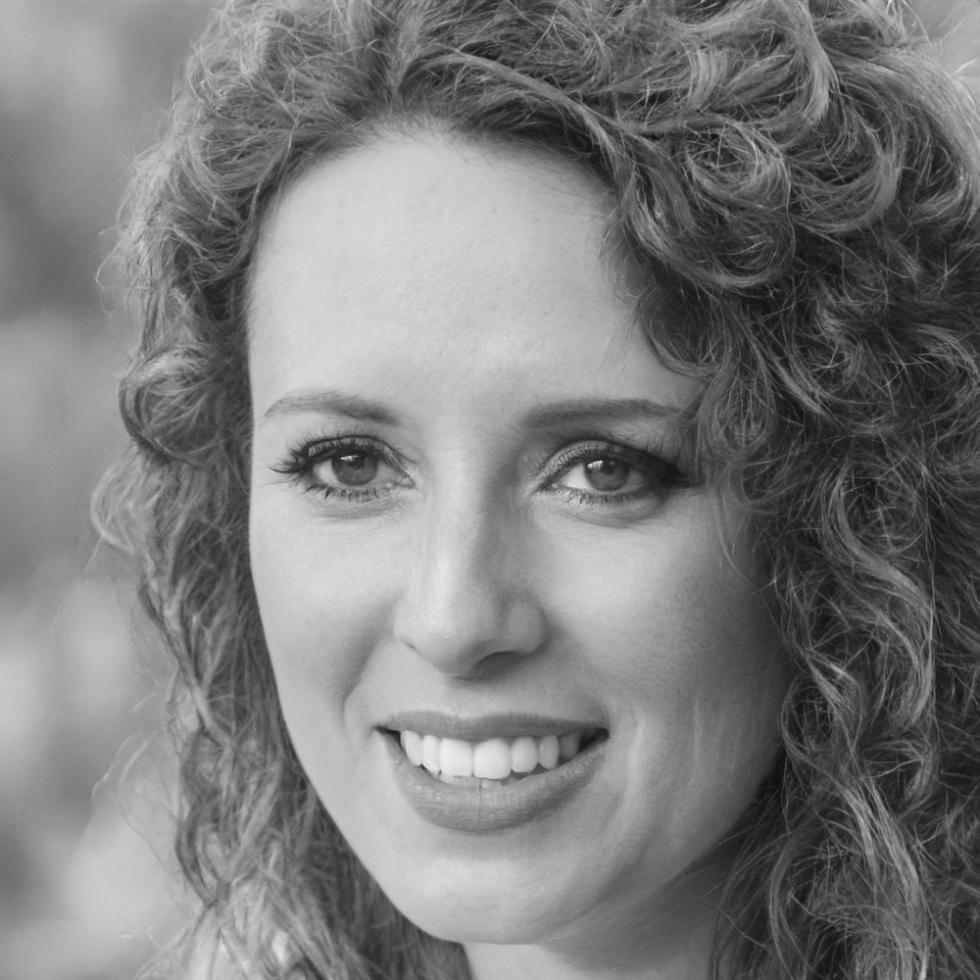Penelope Ashworth, Senior Financial Strategist specializing in creative business development